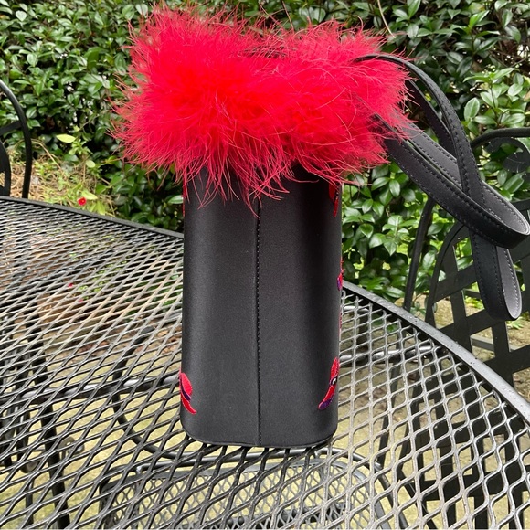 👁️Catching Adorable Brilliant Red Feather Embroidered Hat Hard Body Bag! - Picture 14 of 16